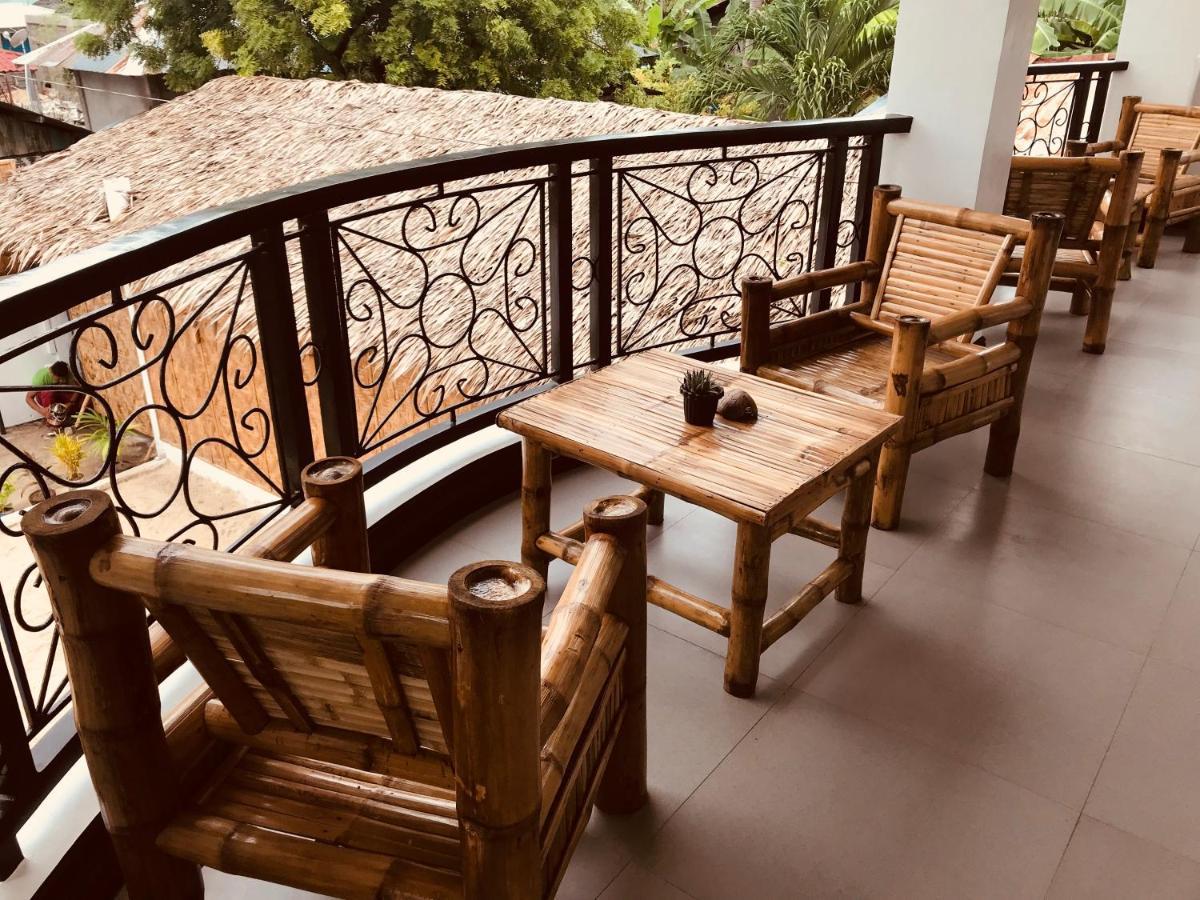 Everyday Sunday & Cafe Hotel Santa Fe (Cebu)